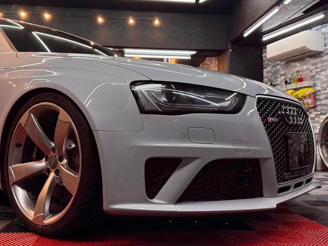 ＲＳ４アバント ４．２　４ＷＤ　スズカグレーＭ　衝突軽減　自動追従　パノラマスライディングルーフ　純正可変マフラー（20枚目）