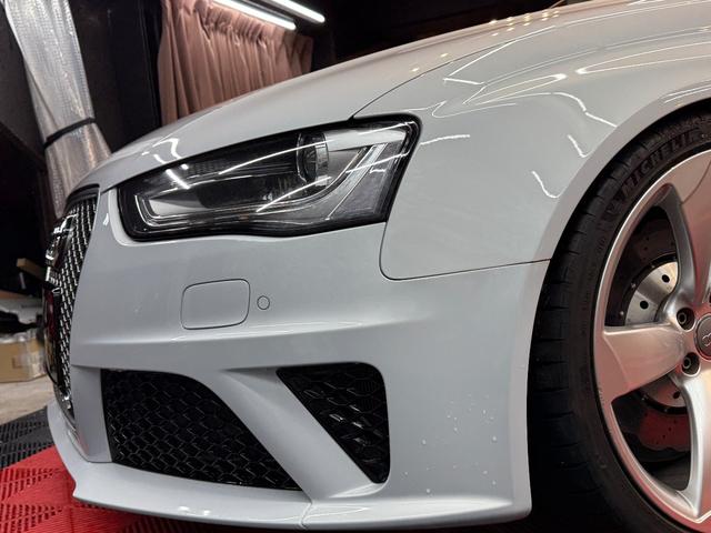 ＲＳ４アバント ４．２　４ＷＤ　スズカグレーＭ　衝突軽減　自動追従　パノラマスライディングルーフ　純正可変マフラー（21枚目）