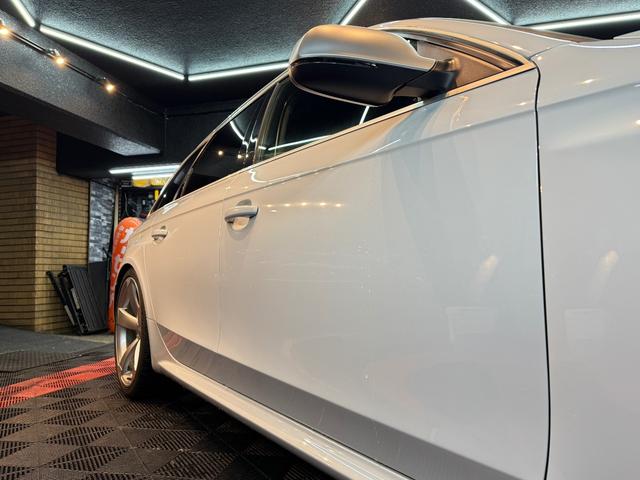 ＲＳ４アバント ４．２　４ＷＤ　スズカグレーＭ　衝突軽減　自動追従　パノラマスライディングルーフ　純正可変マフラー（22枚目）