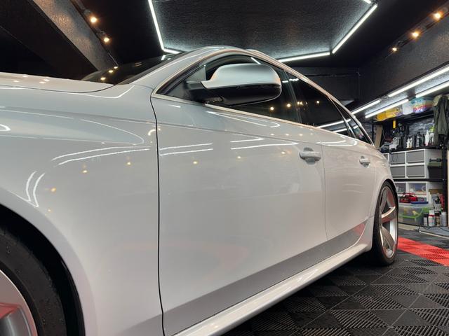 ＲＳ４アバント ４．２　４ＷＤ　スズカグレーＭ　衝突軽減　自動追従　パノラマスライディングルーフ　純正可変マフラー（23枚目）