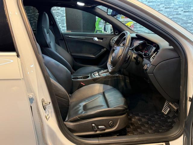 ＲＳ４アバント ４．２　４ＷＤ　スズカグレーＭ　衝突軽減　自動追従　パノラマスライディングルーフ　純正可変マフラー（29枚目）