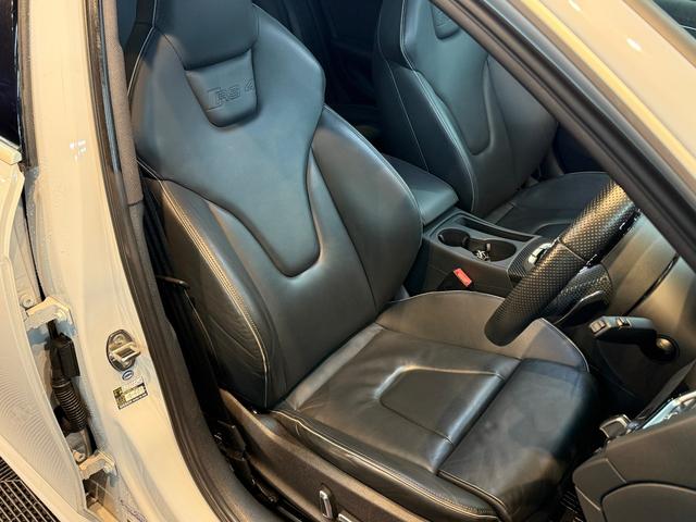 ＲＳ４アバント ４．２　４ＷＤ　スズカグレーＭ　衝突軽減　自動追従　パノラマスライディングルーフ　純正可変マフラー（30枚目）