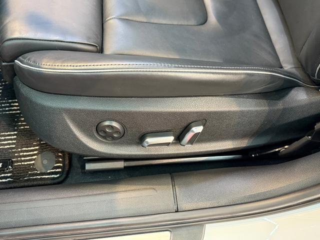 ＲＳ４アバント ４．２　４ＷＤ　スズカグレーＭ　衝突軽減　自動追従　パノラマスライディングルーフ　純正可変マフラー（34枚目）