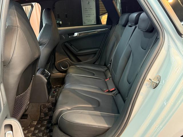 ＲＳ４アバント ４．２　４ＷＤ　スズカグレーＭ　衝突軽減　自動追従　パノラマスライディングルーフ　純正可変マフラー（35枚目）