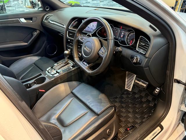 ＲＳ４アバント ４．２　４ＷＤ　スズカグレーＭ　衝突軽減　自動追従　パノラマスライディングルーフ　純正可変マフラー（42枚目）