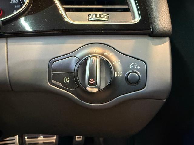 ＲＳ４アバント ４．２　４ＷＤ　スズカグレーＭ　衝突軽減　自動追従　パノラマスライディングルーフ　純正可変マフラー（44枚目）