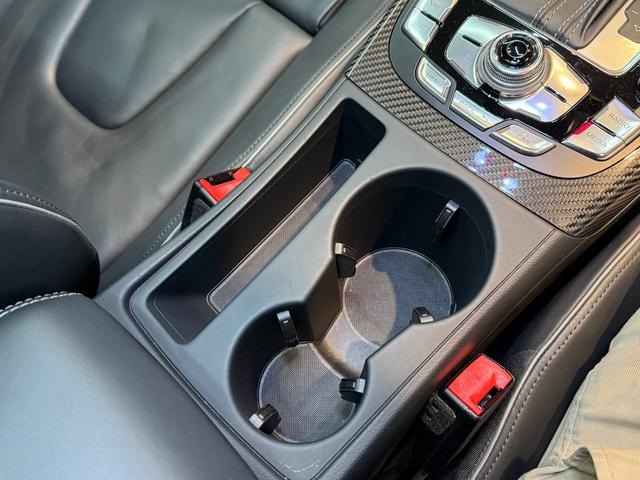 ＲＳ４アバント ４．２　４ＷＤ　スズカグレーＭ　衝突軽減　自動追従　パノラマスライディングルーフ　純正可変マフラー（46枚目）