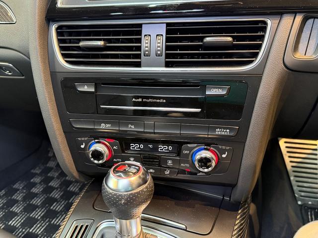 ＲＳ４アバント ４．２　４ＷＤ　スズカグレーＭ　衝突軽減　自動追従　パノラマスライディングルーフ　純正可変マフラー（48枚目）