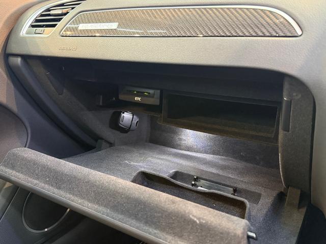 ＲＳ４アバント ４．２　４ＷＤ　スズカグレーＭ　衝突軽減　自動追従　パノラマスライディングルーフ　純正可変マフラー（53枚目）