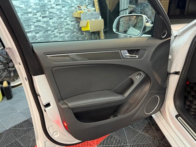 ＲＳ４アバント ４．２　４ＷＤ　スズカグレーＭ　衝突軽減　自動追従　パノラマスライディングルーフ　純正可変マフラー（59枚目）