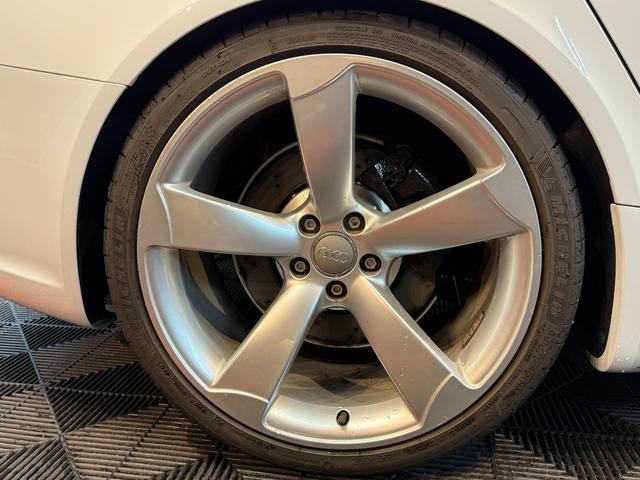 ＲＳ４アバント ４．２　４ＷＤ　スズカグレーＭ　衝突軽減　自動追従　パノラマスライディングルーフ　純正可変マフラー（64枚目）