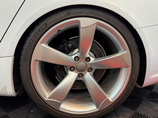 ＲＳ４アバント ４．２　４ＷＤ　スズカグレーＭ　衝突軽減　自動追従　パノラマスライディングルーフ　純正可変マフラー（65枚目）