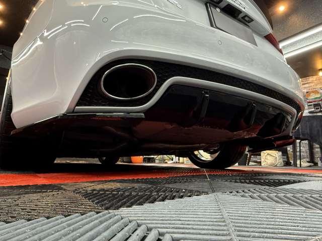 ＲＳ５ ベースグレード　４．２　４ＷＤ　スズカグレー　社外可変バルブマフラー　ＶＯＳＳＥＮ２０インチアルミ　リアディフューザー　リアスポイラー　車高調　強化イグニッションコイル　Ｖ８　４．２Ｌ　４５０ＨＰ（6枚目）