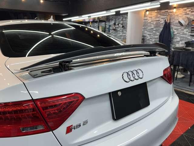 ＲＳ５ ベースグレード　４．２　４ＷＤ　スズカグレー　社外可変バルブマフラー　ＶＯＳＳＥＮ２０インチアルミ　リアディフューザー　リアスポイラー　車高調　強化イグニッションコイル　Ｖ８　４．２Ｌ　４５０ＨＰ（7枚目）