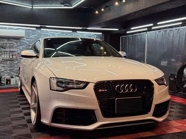 ＲＳ５ ベースグレード　４．２　４ＷＤ　スズカグレー　社外可変バルブマフラー　ＶＯＳＳＥＮ２０インチアルミ　リアディフューザー　リアスポイラー　車高調　強化イグニッションコイル　Ｖ８　４．２Ｌ　４５０ＨＰ（8枚目）