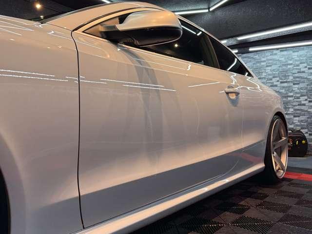 ＲＳ５ ベースグレード　４．２　４ＷＤ　スズカグレー　社外可変バルブマフラー　ＶＯＳＳＥＮ２０インチアルミ　リアディフューザー　リアスポイラー　車高調　強化イグニッションコイル　Ｖ８　４．２Ｌ　４５０ＨＰ（24枚目）