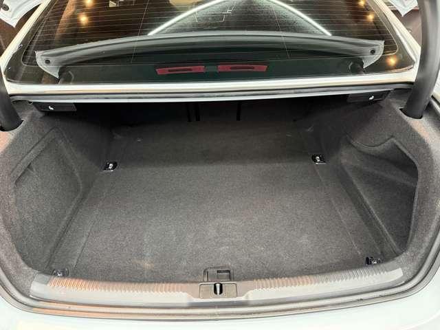 ＲＳ５ ベースグレード　４．２　４ＷＤ　スズカグレー　社外可変バルブマフラー　ＶＯＳＳＥＮ２０インチアルミ　リアディフューザー　リアスポイラー　車高調　強化イグニッションコイル　Ｖ８　４．２Ｌ　４５０ＨＰ（40枚目）