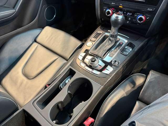 ＲＳ５ ベースグレード　４．２　４ＷＤ　スズカグレー　社外可変バルブマフラー　ＶＯＳＳＥＮ２０インチアルミ　リアディフューザー　リアスポイラー　車高調　強化イグニッションコイル　Ｖ８　４．２Ｌ　４５０ＨＰ（46枚目）