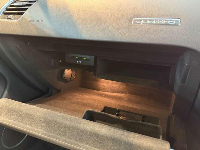 ＲＳ５ ベースグレード　４．２　４ＷＤ　スズカグレー　社外可変バルブマフラー　ＶＯＳＳＥＮ２０インチアルミ　リアディフューザー　リアスポイラー　車高調　強化イグニッションコイル　Ｖ８　４．２Ｌ　４５０ＨＰ（53枚目）