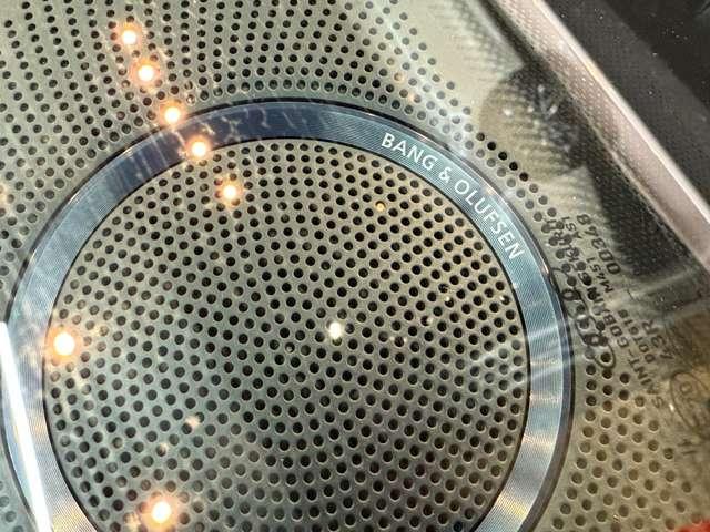 ＲＳ５ ベースグレード　４．２　４ＷＤ　スズカグレー　社外可変バルブマフラー　ＶＯＳＳＥＮ２０インチアルミ　リアディフューザー　リアスポイラー　車高調　強化イグニッションコイル　Ｖ８　４．２Ｌ　４５０ＨＰ（56枚目）