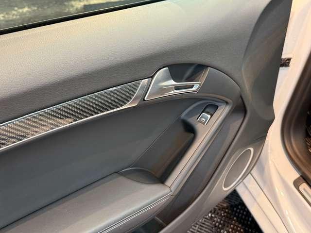 ＲＳ５ ベースグレード　４．２　４ＷＤ　スズカグレー　社外可変バルブマフラー　ＶＯＳＳＥＮ２０インチアルミ　リアディフューザー　リアスポイラー　車高調　強化イグニッションコイル　Ｖ８　４．２Ｌ　４５０ＨＰ（58枚目）