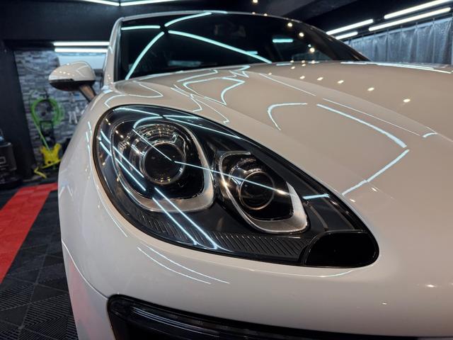 マカン マカンＳ　ＰＤＫ　４ＷＤ　クルーズコントロール　カーボンサイドブレード　リアエアコン吹き出し口　ＢＯＳＥサウンド　アルミホイール　ミュージックプレイヤー接続　バックカメラ　パワーシート　革シート（12枚目）