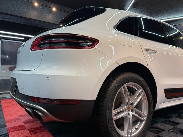 マカン マカンＳ　ＰＤＫ　４ＷＤ　クルーズコントロール　カーボンサイドブレード　リアエアコン吹き出し口　ＢＯＳＥサウンド　アルミホイール　ミュージックプレイヤー接続　バックカメラ　パワーシート　革シート（32枚目）