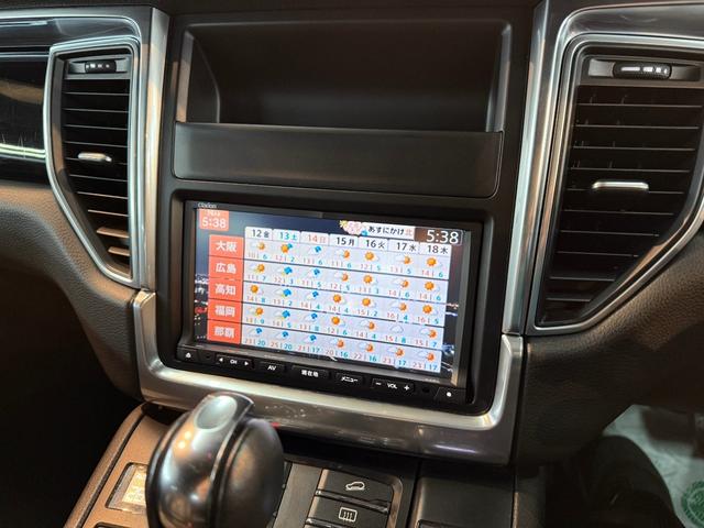 マカン マカンＳ　ＰＤＫ　４ＷＤ　クルーズコントロール　カーボンサイドブレード　リアエアコン吹き出し口　ＢＯＳＥサウンド　アルミホイール　ミュージックプレイヤー接続　バックカメラ　パワーシート　革シート（52枚目）