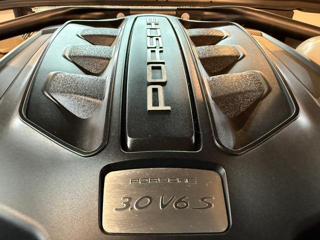 マカン マカンＳ　ＰＤＫ　４ＷＤ　クルーズコントロール　カーボンサイドブレード　リアエアコン吹き出し口　ＢＯＳＥサウンド　アルミホイール　ミュージックプレイヤー接続　バックカメラ　パワーシート　革シート（67枚目）