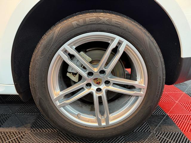 マカン マカンＳ　ＰＤＫ　４ＷＤ　クルーズコントロール　カーボンサイドブレード　リアエアコン吹き出し口　ＢＯＳＥサウンド　アルミホイール　ミュージックプレイヤー接続　バックカメラ　パワーシート　革シート（70枚目）