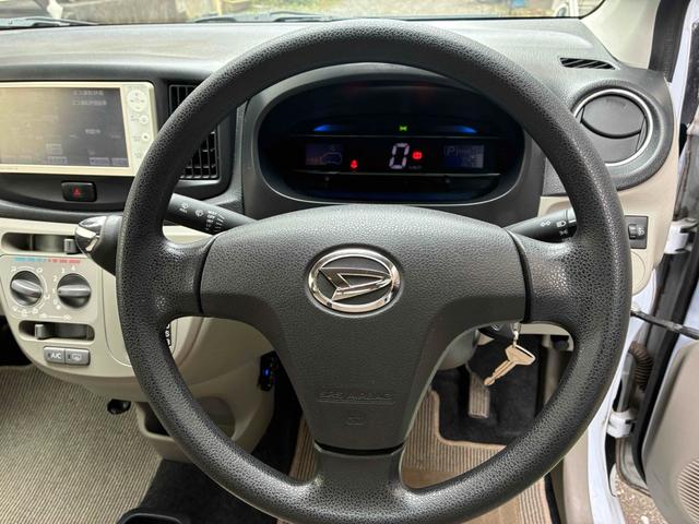 ミライース Ｘ　ナビ　ＴＶ　キーレスエントリー　アイドリングストップ　電動格納ミラー　ＣＶＴ　盗難防止システム　ＡＢＳ　ＵＳＢ　ミュージックプレイヤー接続可　衝突安全ボディ　エアコン　パワーステアリング（3枚目）