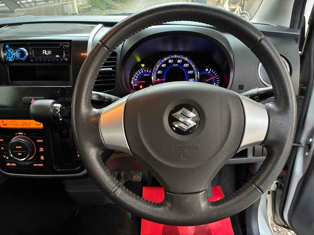 ワゴンＲスティングレー リミテッドＩＩ　オートライト　ＨＩＤ　スマートキー　電動格納ミラー　シートヒーター　ベンチシート　ＣＶＴ　盗難防止システム　ＡＢＳ　ＣＤ　ミュージックプレイヤー接続可　アルミホイール　衝突安全ボディ　エアコン（3枚目）