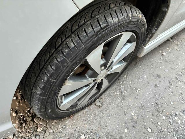 ワゴンＲスティングレー リミテッドＩＩ　オートライト　ＨＩＤ　スマートキー　電動格納ミラー　シートヒーター　ベンチシート　ＣＶＴ　盗難防止システム　ＡＢＳ　ＣＤ　ミュージックプレイヤー接続可　アルミホイール　衝突安全ボディ　エアコン（32枚目）