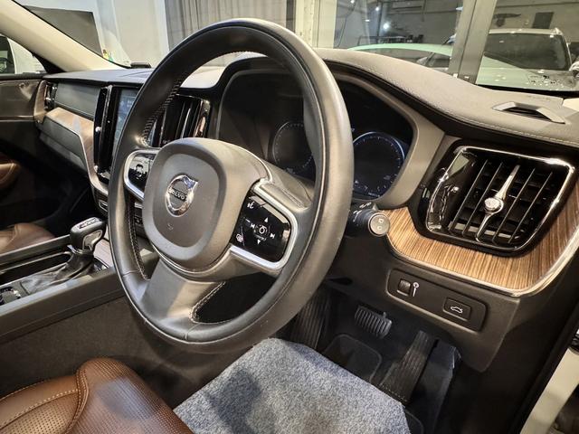 ＸＣ６０ 前後ドライブレコーダー付／ＡＷ付スタッドレスタイヤセット有り（4枚目）