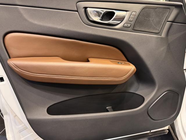 ＸＣ６０ 前後ドライブレコーダー付／ＡＷ付スタッドレスタイヤセット有り（31枚目）