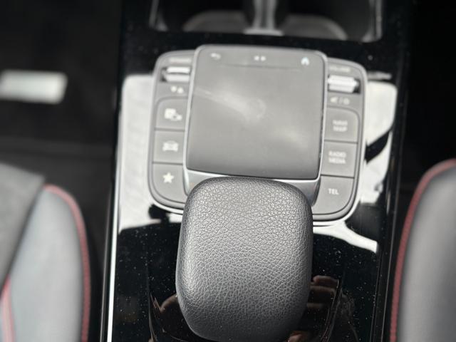 ＣＬＡクラス ＣＬＡ１８０　ＡＭＧライン　サンイエロー／ナビゲーションＰＫＧ／レーダーセーフティＰＫＧ／パノラミックスライディングルーフ／パナメリカーナグリル（31枚目）