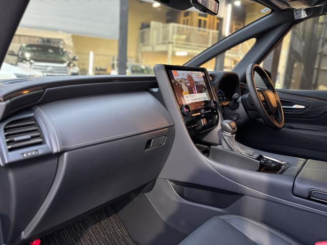 アルファード Z 左右独立ムーンルーフ/デジタルインナーミラー/衝突軽減/レーダークルーズ/コーナーセンサー/全周囲カメラ/両側パワースライドドア/シートヒータ・エアコン/パワーバックドア/ETC(30枚目)