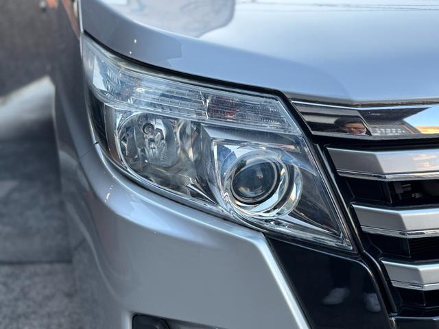 ノア Ｓｉ　両側パワースライドドア／純正ナビ／地デジ／バックカメラ／純正天吊りモニター（4枚目）