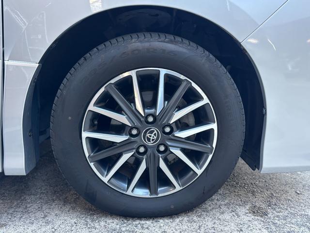 ノア Ｓｉ　両側パワースライドドア／純正ナビ／地デジ／バックカメラ／純正天吊りモニター（7枚目）