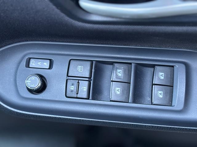 ノア Ｓｉ　両側パワースライドドア／純正ナビ／地デジ／バックカメラ／純正天吊りモニター（12枚目）