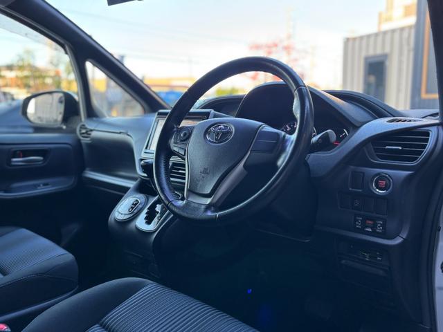 ノア Ｓｉ　両側パワースライドドア／純正ナビ／地デジ／バックカメラ／純正天吊りモニター（15枚目）