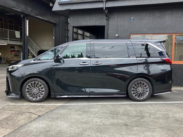 ＬＭ ＬＭ５００ｈ　エグゼクティブ　ワンオーナー／モデリスタエアロ／プロジェクションカーテンイルミ／室内カーテン／カップホルダーイルミネーション／モデリスタパーテンション／漆パネル／エアロスタビライジングフィン／純正１９インチＡＷ（4枚目）