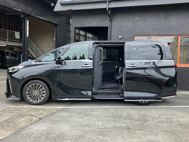 ＬＭ ＬＭ５００ｈ　エグゼクティブ　ワンオーナー／モデリスタエアロ／プロジェクションカーテンイルミ／室内カーテン／カップホルダーイルミネーション／モデリスタパーテンション／漆パネル／エアロスタビライジングフィン／純正１９インチＡＷ（12枚目）