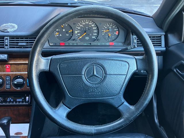 Ｅクラス Ｅ３２０　ワンオーナー／整備記録簿／スペアキー／取扱説明書（18枚目）