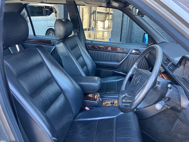 Ｅクラス Ｅ３２０　ワンオーナー／整備記録簿／スペアキー／取扱説明書（23枚目）