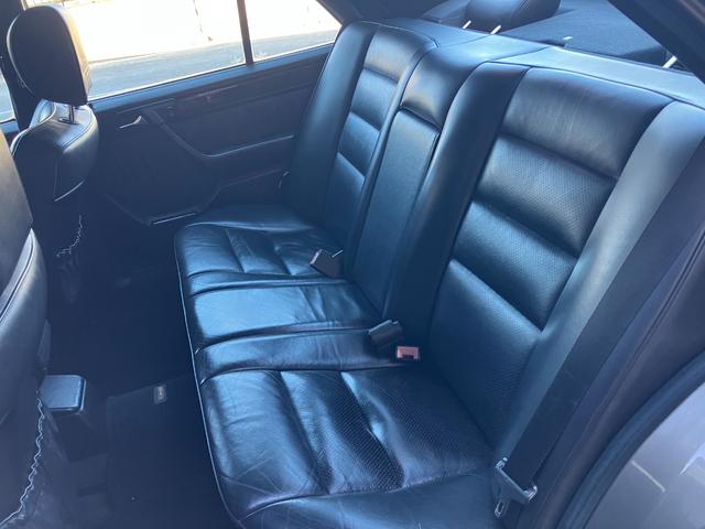 Ｅクラス Ｅ３２０　ワンオーナー／整備記録簿／スペアキー／取扱説明書（26枚目）