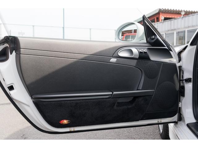 ケイマン ベースグレード　後期モデル　６速ＭＴ　スポーツクロノＰＫＧ　ブラックハーフレザーシート　シートヒーター　カロッツェリアナビ　フルセグＴＶ　ケイマンＳ１８インチＡＷ　オートエアコン　ドラレコ　スポーツモード　２年保証（24枚目）