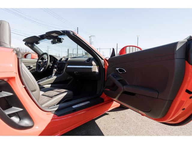 ７１８ボクスター ７１８ボクスター　２０１９年モデル　スポーツエグゾースト　アゲートグレーハーフレザー　ブラックソフトトップ　ＰＣＭ　地デジチューナー　ＣａｒＰｌａｙ　Ｂカメラ　電度Ｄミラー　Ｐアシスト　アドバンＧＴ２０ＡＷ　２年保証（29枚目）
