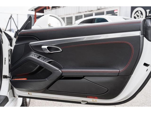 ボクスター ボクスター　ＭＹ１３　スポーツクロノＰ　ブラックレザーインテ　スポーツシートプラス　ヒーター＆ベンチレーター　赤幌　ナビＴＶ　レッドシートベルト　スポーツデザインステア　電格ミラー　ＰＤＬＳ　１８ＡＷ　２年保証（28枚目）
