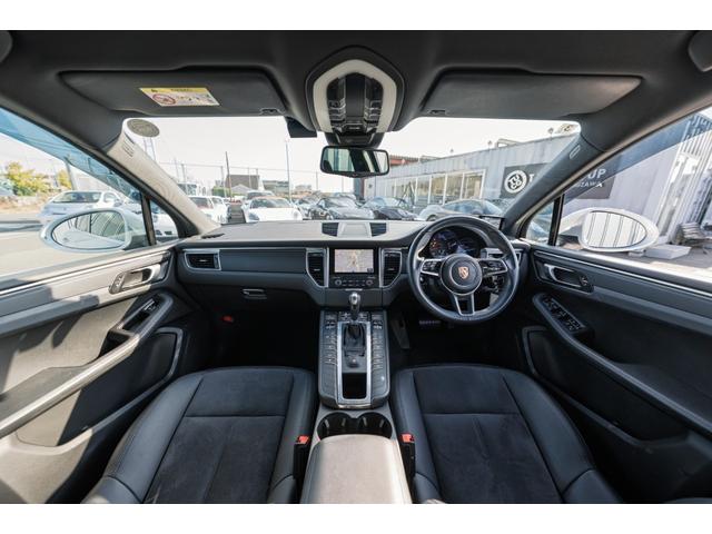 マカン マカン　ブラックハーフレザー　シートヒーター　ＰＣＭ　ＣａｒＰｌａｙ　フルセグＴＶ　パークアシスト　ＰＤＬＳ　オートテールゲート　バック＆サイドカメラ　ＴＰＭ　カラークレストキャップ　マカンＳ１９インチＡＷ（9枚目）